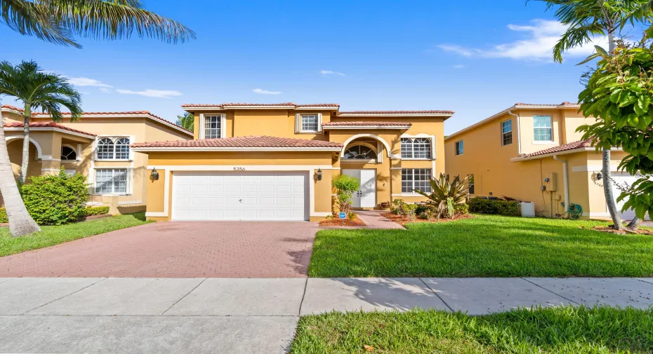 2,191 sq ft under air, 3 BD, 2BA home in Somerset - Vizcaya.