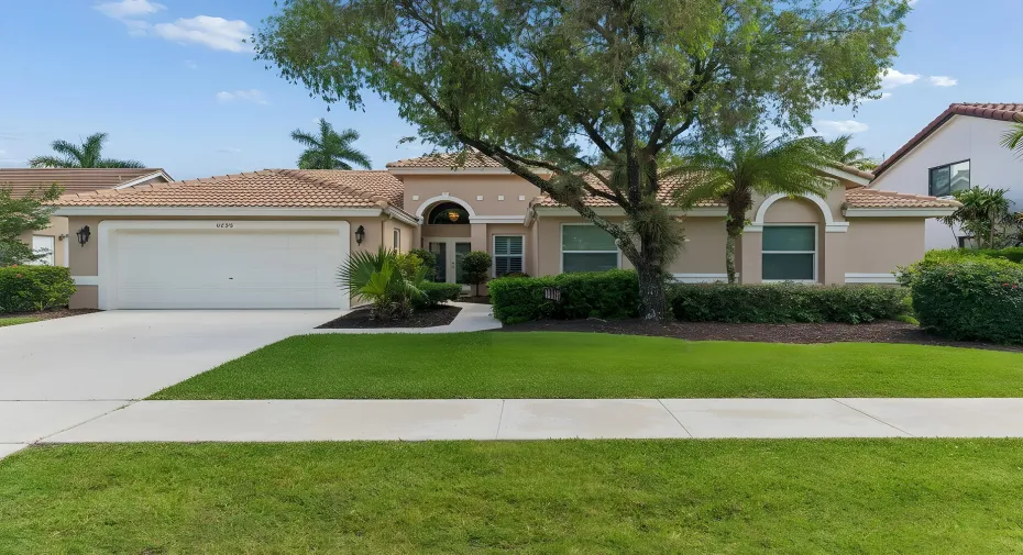 Front of House, 2 Car Garage