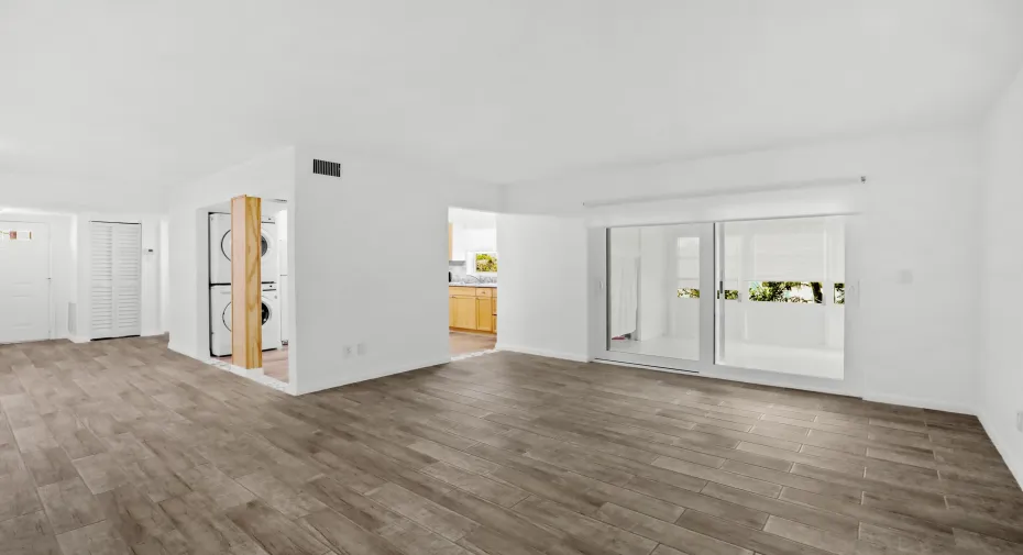 Enormous living area -Tile floors