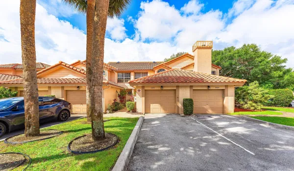 Fabulous Coral Springs Townhome ready for new ownership!
