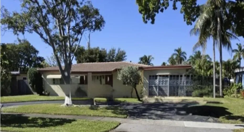 1329 SW 1 Terr house front