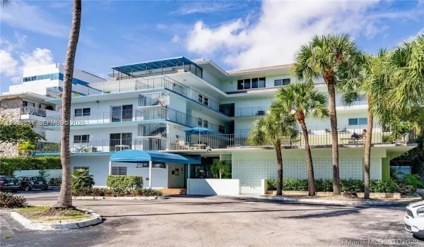 Fantastic Coconut Grove location. The best of the best A + area.