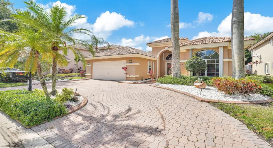 Horseshoe Driveway