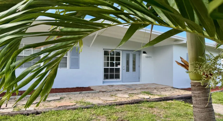 Exterior photo 1