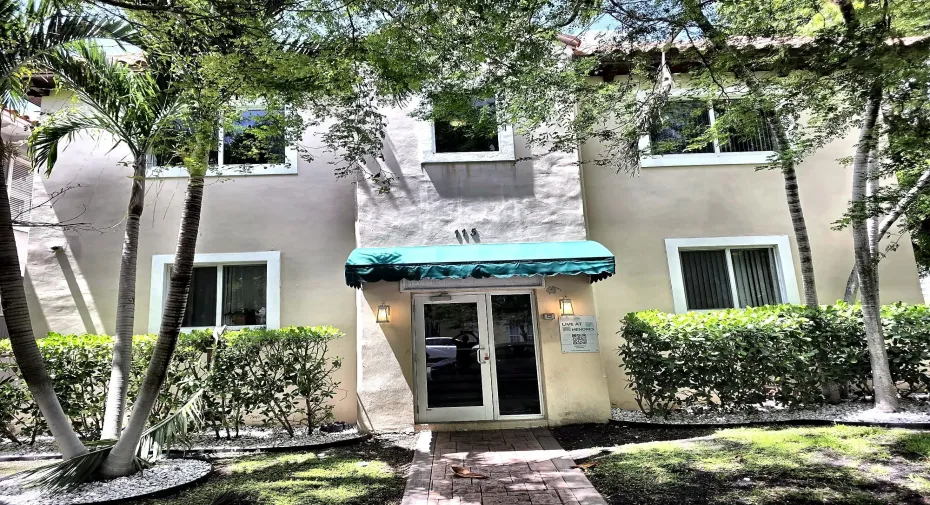 01_Exterior_Building_Entrance