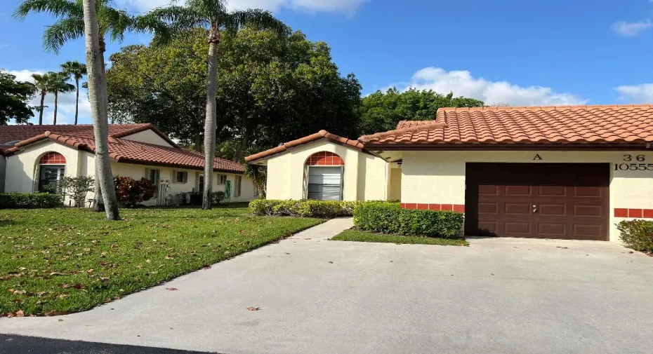 Villa with Garage