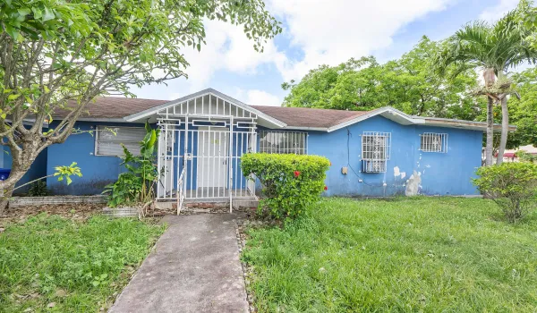 2476 Nw 15th St_011