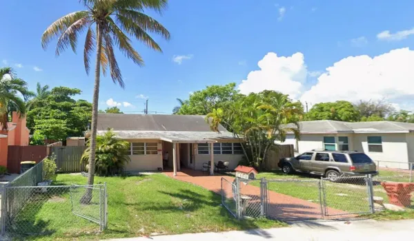 43 SW 11th St, Dania Beach, FL 33004
