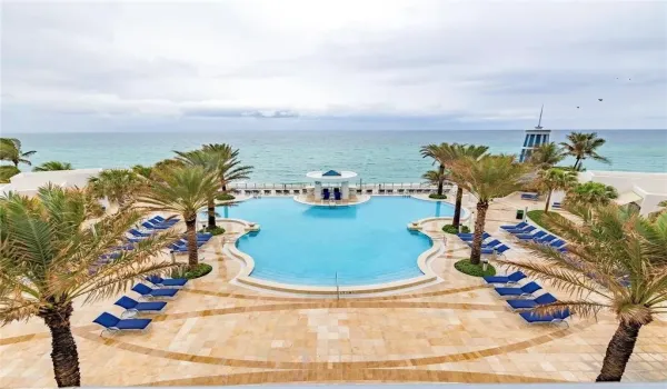 Direct ocean view from the living room