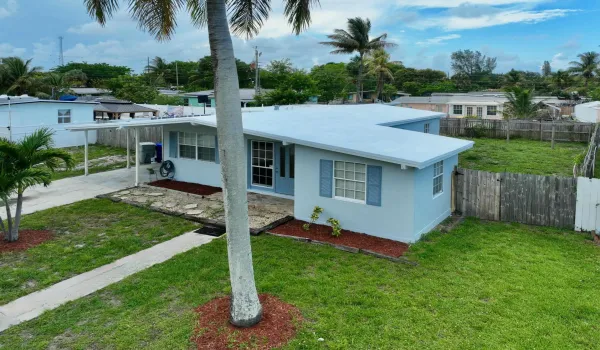 Exterior 4