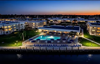CLUBHOUSE & POOL ON THE WATER 16