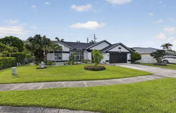 102 Royal Palm Cir Front 1 Exp