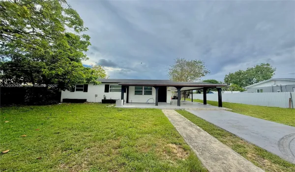 Front of home and large front yard