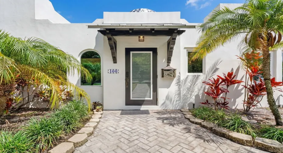 Welcome Home to this 1924 Wallace Robinson home!