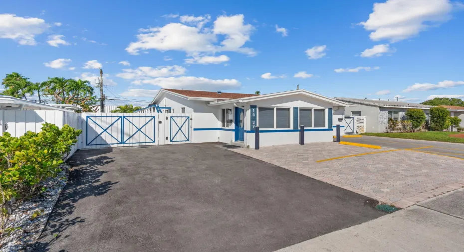 Exterior / Driveway