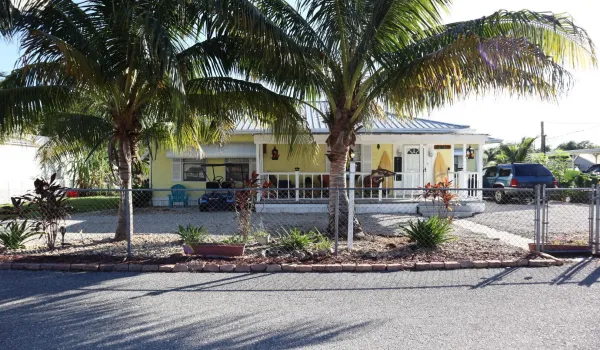 Cute old Florida dade pine home with stucco and 6