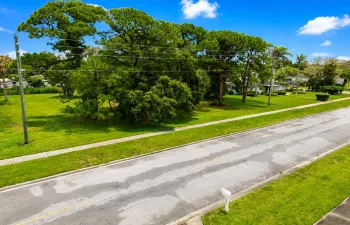 The lot has 130' of frontage along Grandview Blvd.