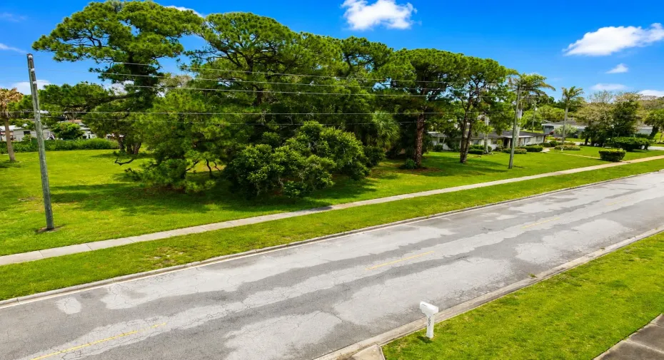 The lot has 130' of frontage along Grandview Blvd.