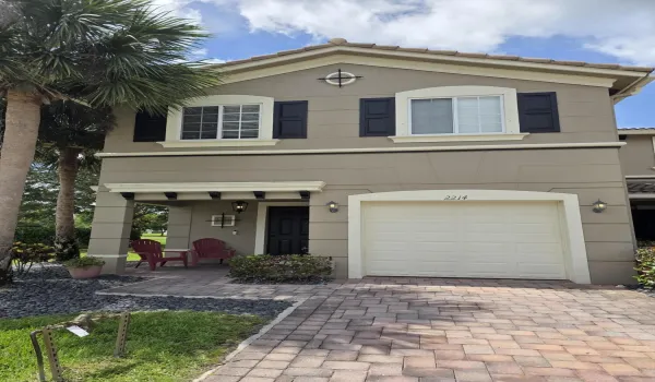 2214 SW Marshfield Ct