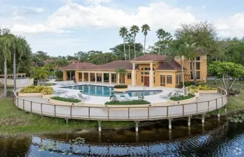 Palm Lakes