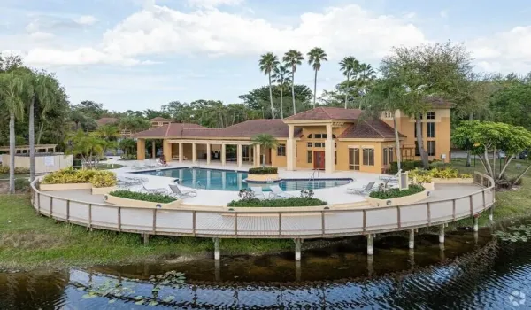 Palm Lakes