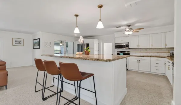 Kitchen / Island Sitting