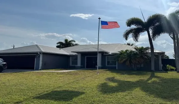 Solar Powered, Pet Friendly and Fenced Backyard!