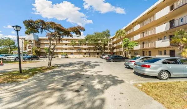 6301-N-Falls-Cir-Dr-Apt-307-HigMedia-001