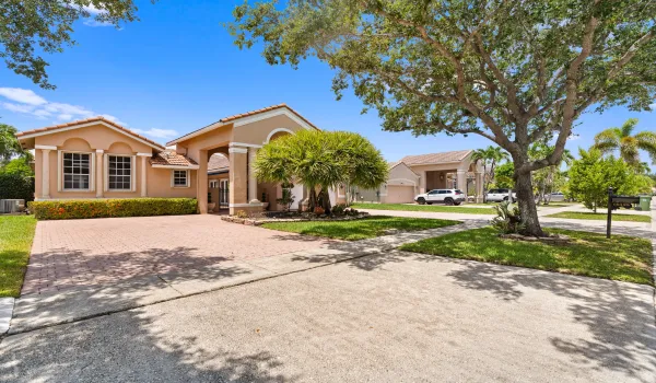 Exterior & Curb Appeal