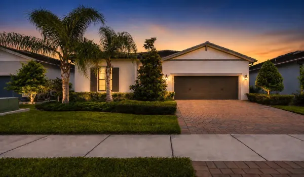599 SE Villandry Way-48