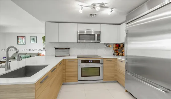 Fully furnished including air fryer and espresso machine