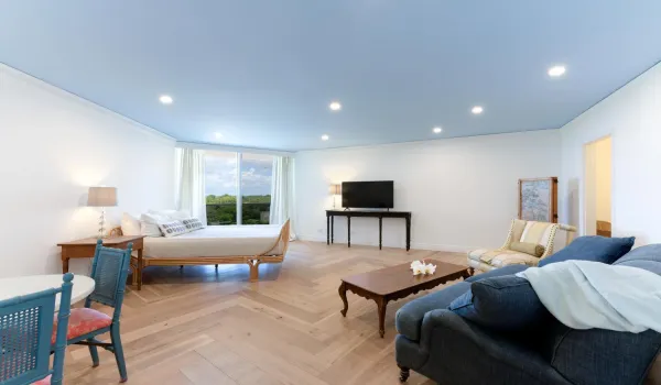 2800 N Flagler Dr Apt 913 West-large-005