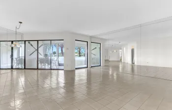 LIVING ROOM/DINING ROOM