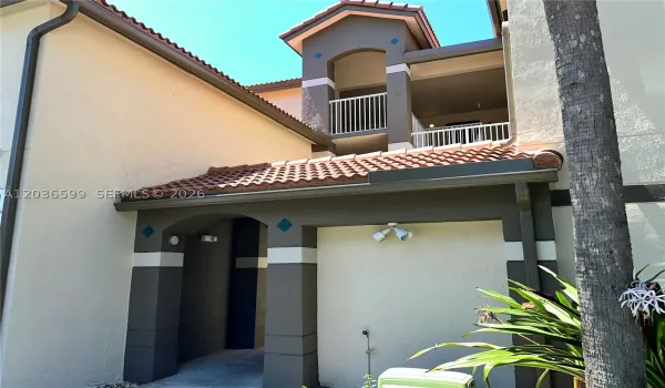 ENTRANCE TO STARWAY TO 2ND FLOOR