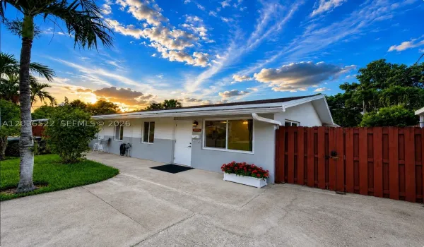 Inviting Curb Appeal & Covered Entry