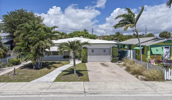 215 N. M St - - 011