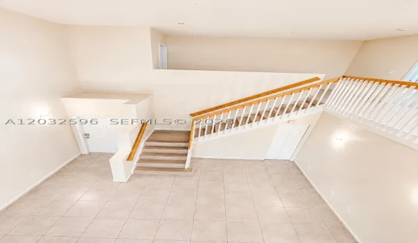 Entrance - Living 2