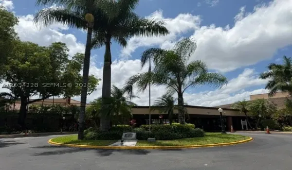 CLUBHOSE ENTRANCE