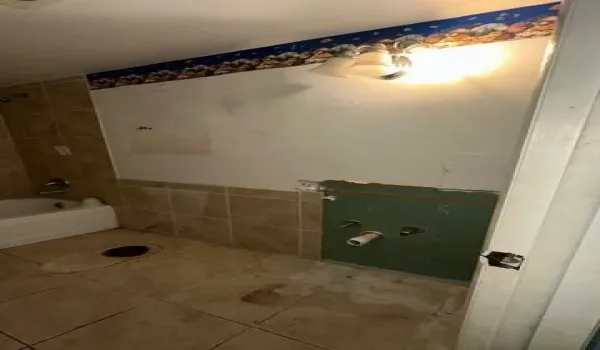 1st main bathroom