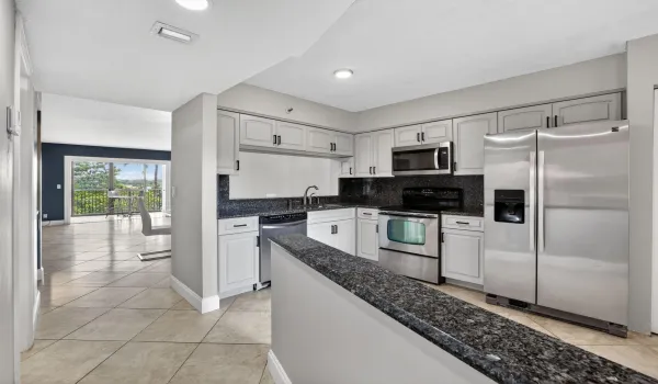 11_2206_S_Cypress_Bend_Dr_apt_401_Pompan