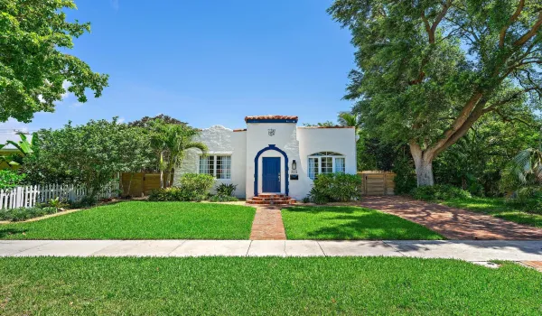 315 Hawthorne Dr-1