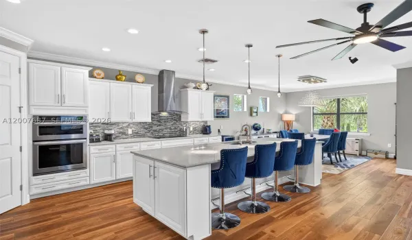 Chef's Kitchen w/ Upgraded Appliances