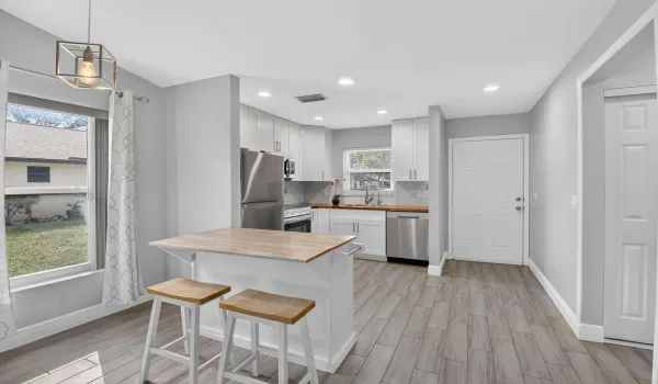 BEAUTIFULLY RENOVATED CORNER VILLA