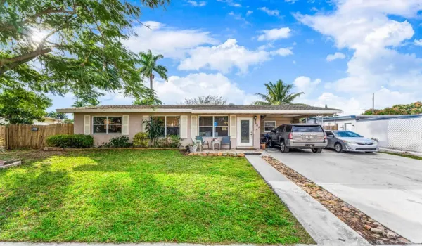 Single Family Home Palm Springs FL