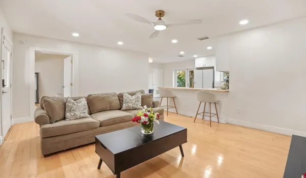 07 Living Room 02