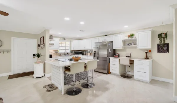 Open concept kitchen (2)