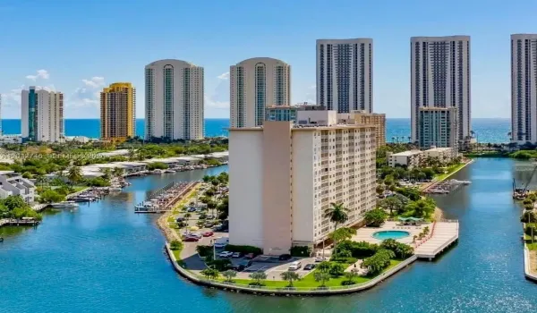 Just Listed Stunning unit in the heart of Sunny Isles for Sale by ANdrea Guzman