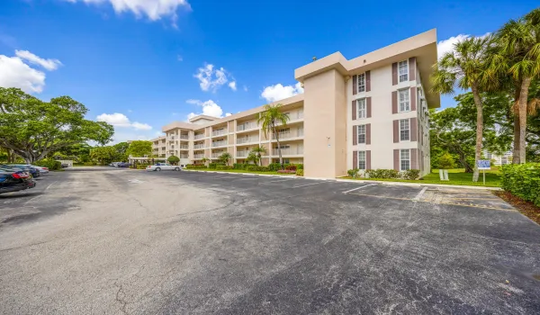 3151 S Palm Aire Dr-Pompano Beach, Unit