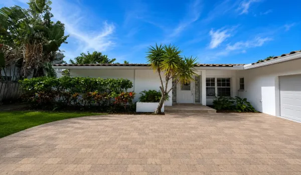 3230 Aqua Vista Exterior 3