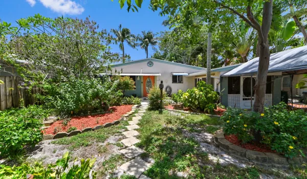 06 front yard 02